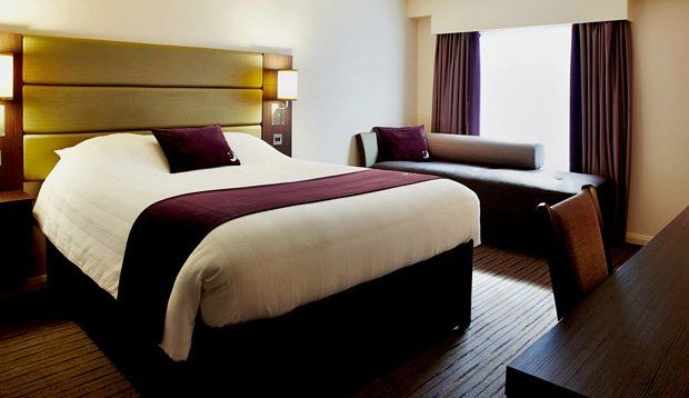Premier Inn Premier Inn Heathrow Airport Terminal 4 Stanwell Zewnętrze zdjęcie